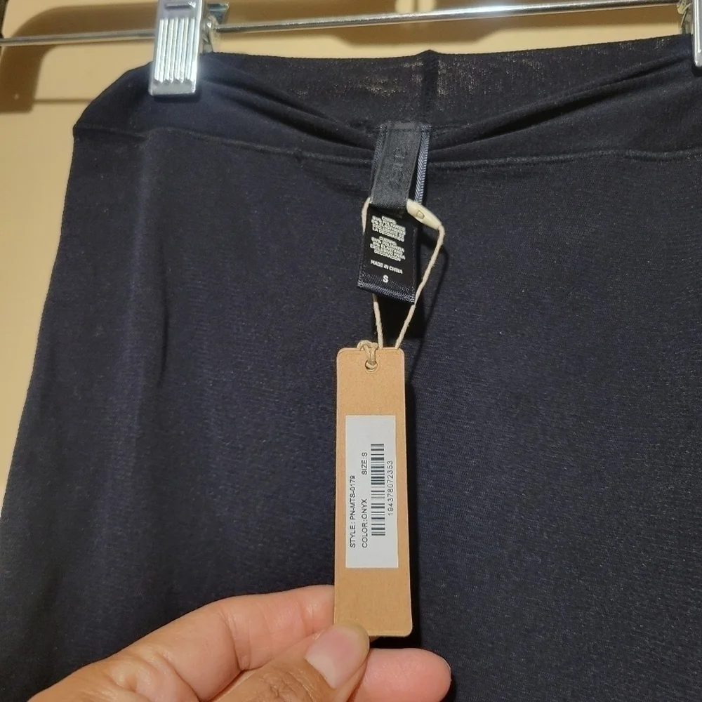 NEW WITH TAGS SKIMS size small .
